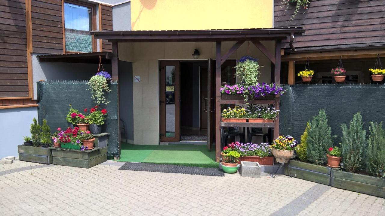 Pokoje Goscinne Jaga Kielce Exteriör bild