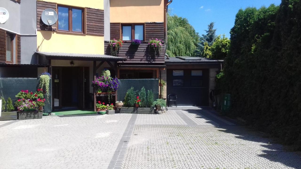 Pokoje Goscinne Jaga Kielce Exteriör bild