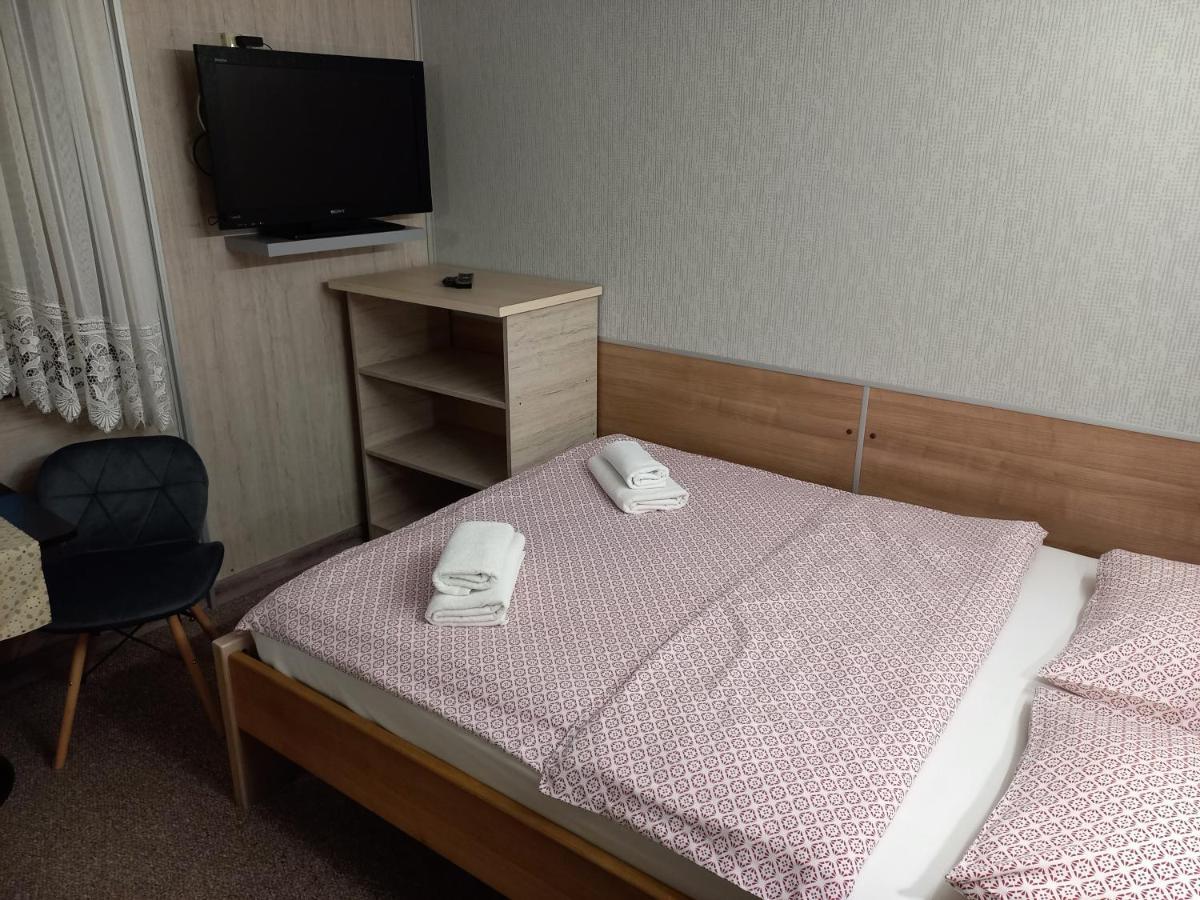 Pokoje Goscinne Jaga Kielce Exteriör bild