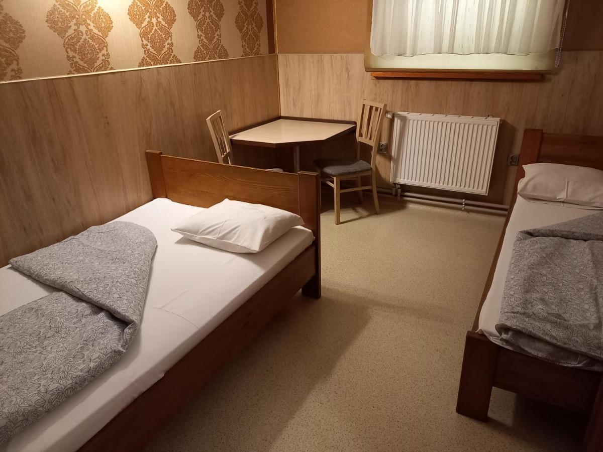 Pokoje Goscinne Jaga Kielce Exteriör bild