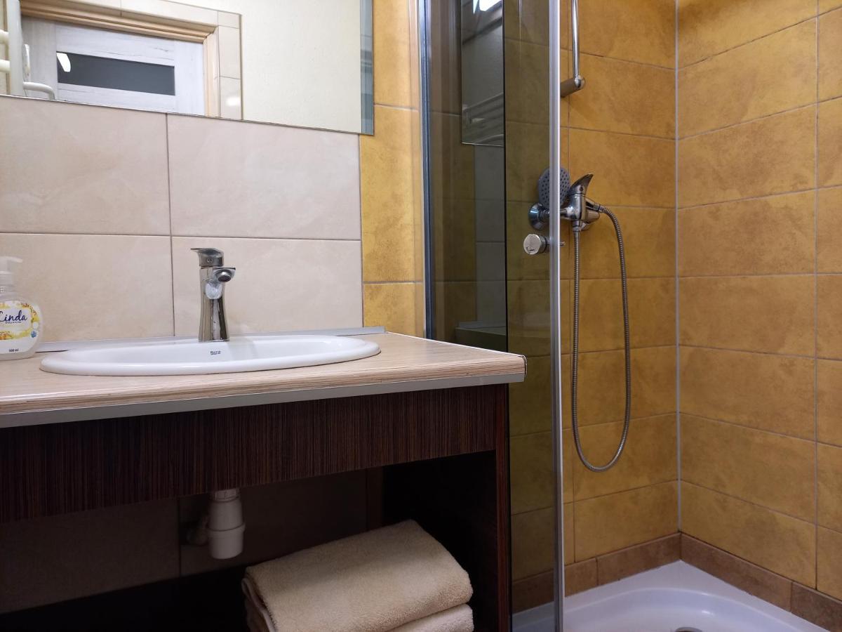 Pokoje Goscinne Jaga Kielce Exteriör bild