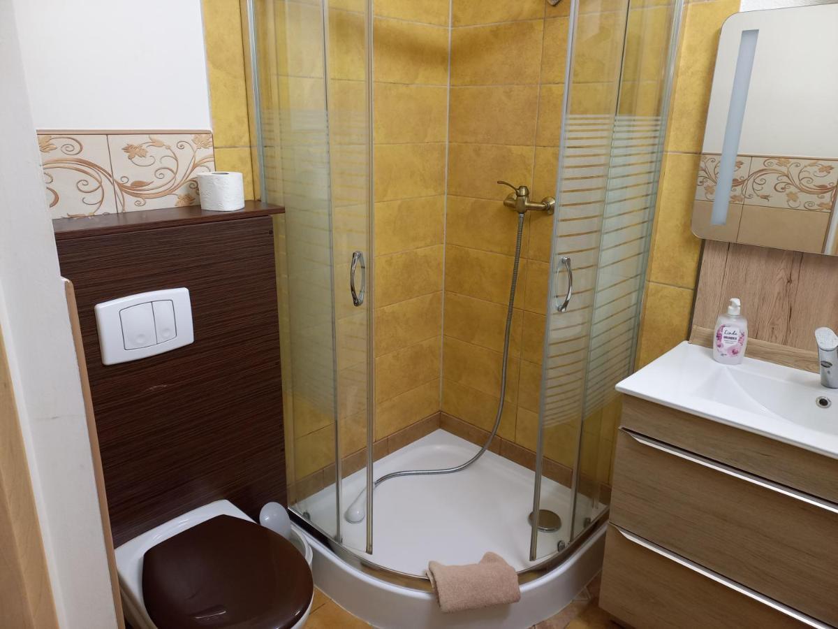 Pokoje Goscinne Jaga Kielce Exteriör bild